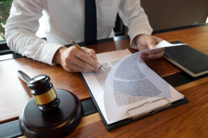 Consultation of lawyers in doing business or judging cases according to justice